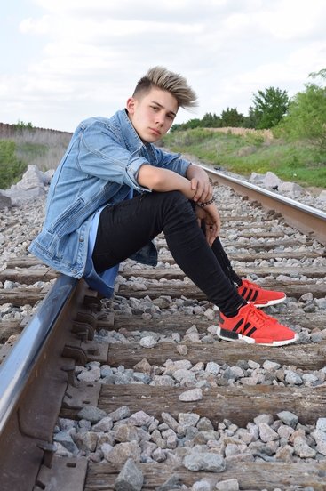 Grant Knoche Talks About His Singing Career - Teen's Weekly Insider